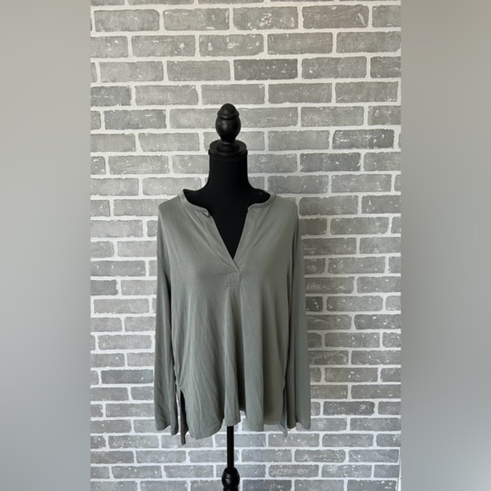 Women’s Saks Fifth Avenue V-neck Long Sleeve Blouse